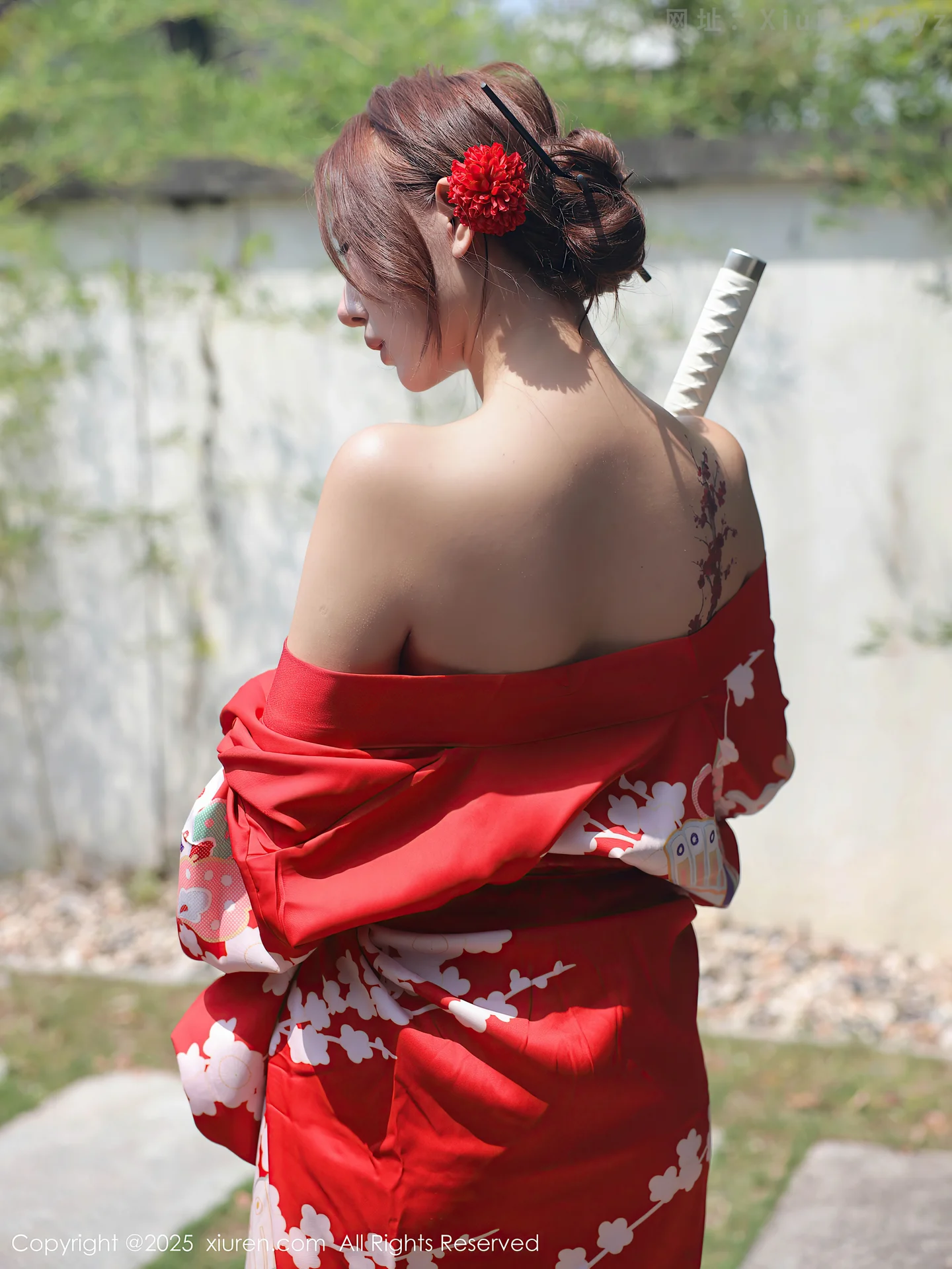 图片[6]-[XiuRen秀人网]VOL.10683 模特金允希Yuki户外性感红色和服半脱秀完美身材惹火诱惑写真80P-秀人网官方网站